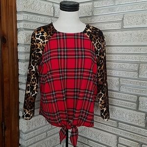 Long sleeve tie front top.